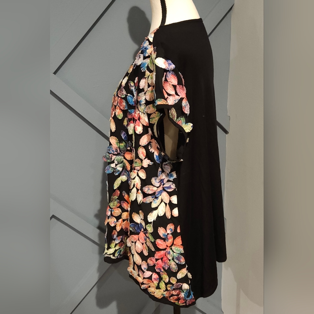 Karen Kane floral blouse - Picture 6 of 8